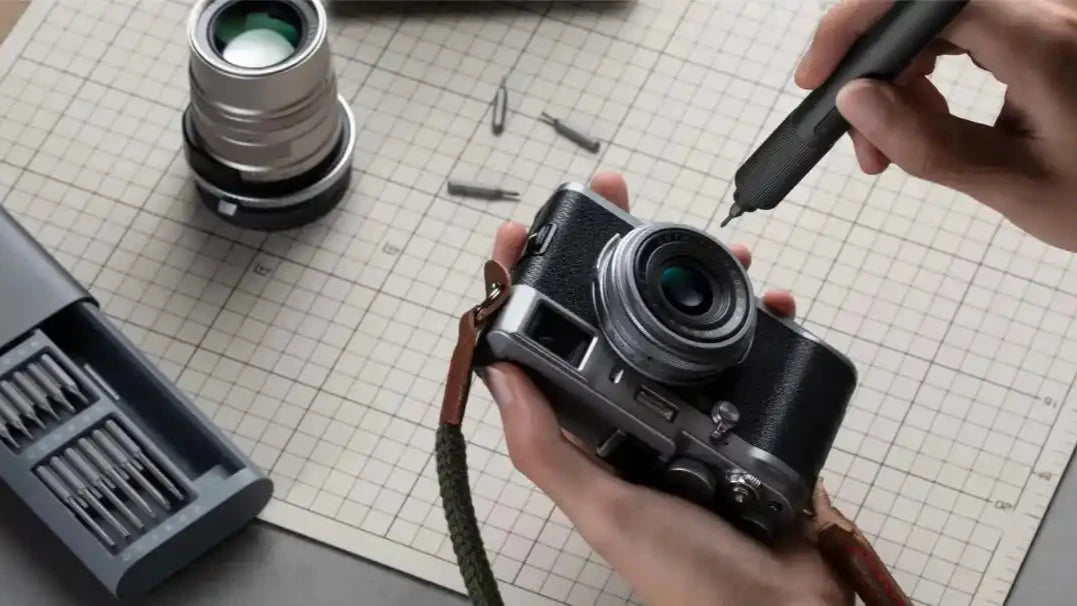 Pumpify_Xiaomi_electrical_presicion_screwdriver_kit_working_on_camera